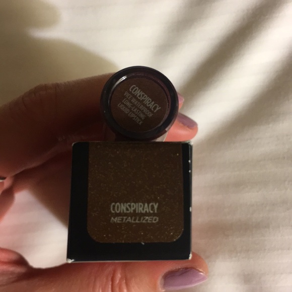 Urban Decay VICE Liquid Lipstick in Conspiracy - Picture 2 of 6